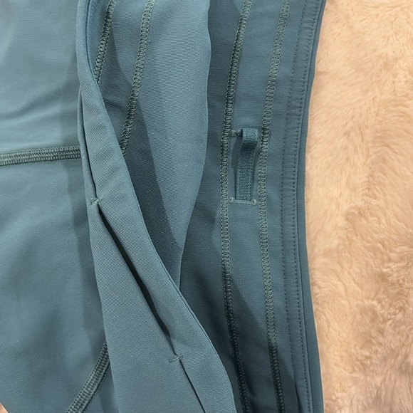 Lululemon Athletica crop leggings women’s size 6 in teal blue colour - like new - Picture 6 of 15